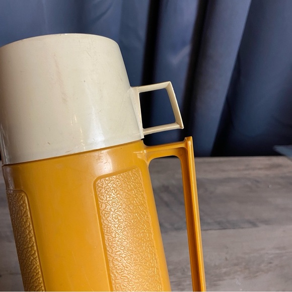 VINTAGE Mustard Yellow Thermos Vacuum Bottle Glass Lined Hot or Cold Drink Mug - Picture 9 of 10